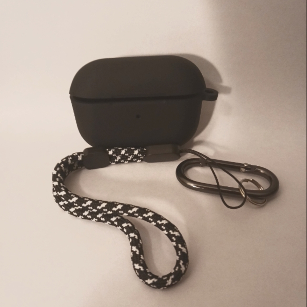 black airpod pro gen2 silicone protective case